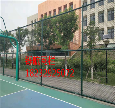 上海勾花护栏网产品应用-铄航体育场围网技术规格及参数